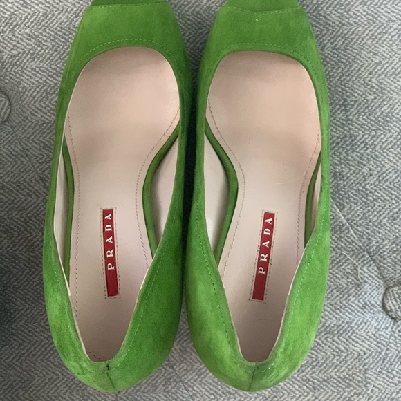 PRADA - Picture 2 of 6